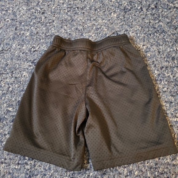 Nike size 6 black shorts - Picture 2 of 2